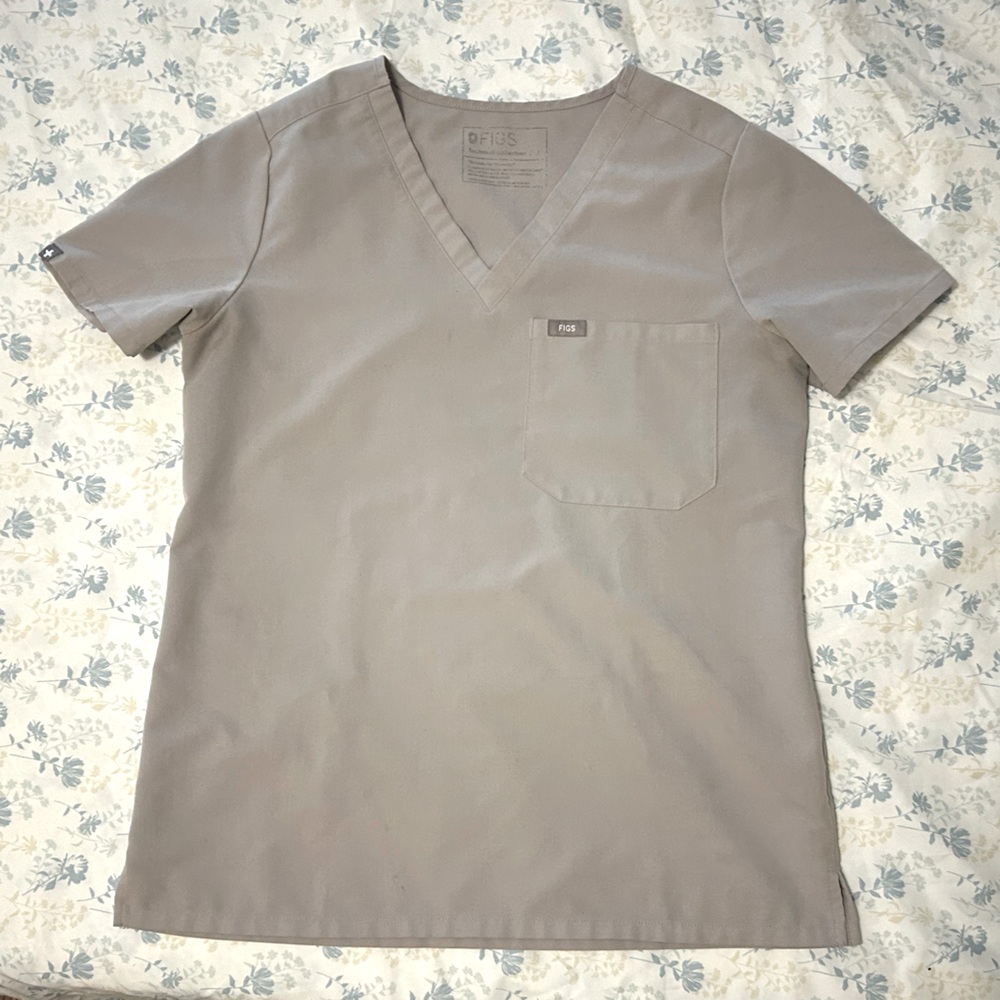 FIGS light gray jogger scrub set